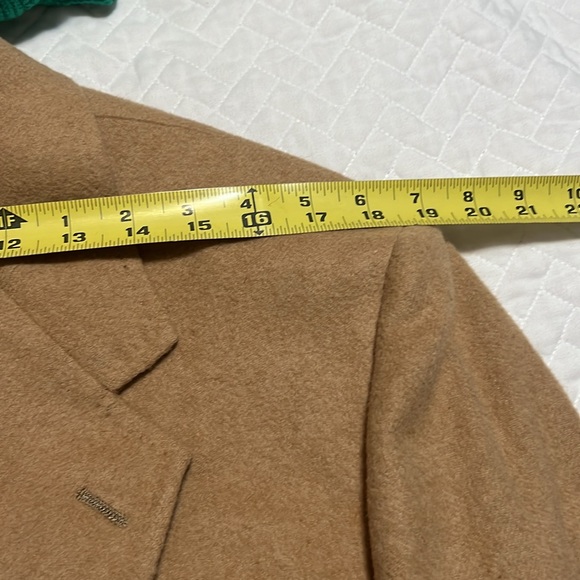 Hart Schaffner & Marx sports coat. 100% camel hair. See measurements for fit. - Picture 8 of 11